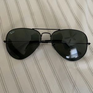 Black aviator Ray Bans